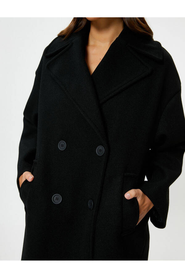 Oversized, double-breasted long coat. - 5