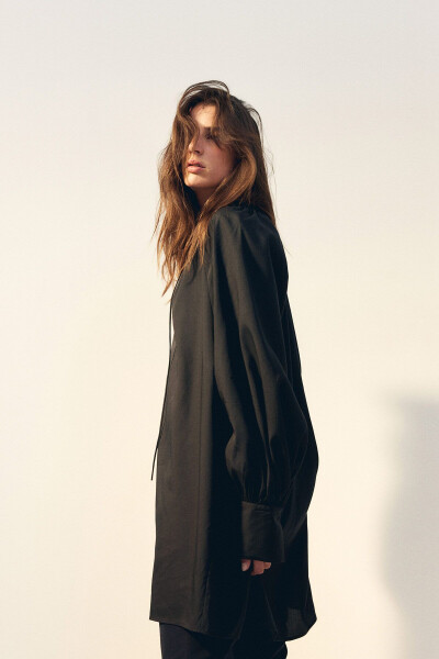 Oversized dress with lace details. - 6