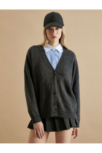 Oversized Knit Cardigan with V-Neck and Buttons - 10