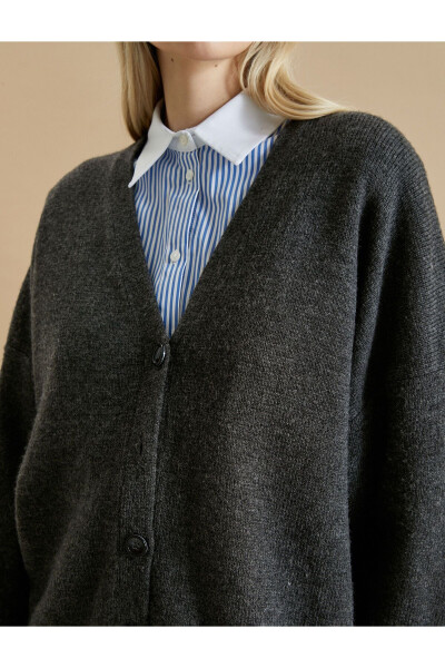 Oversized Knit Cardigan with V-Neck and Buttons - 12