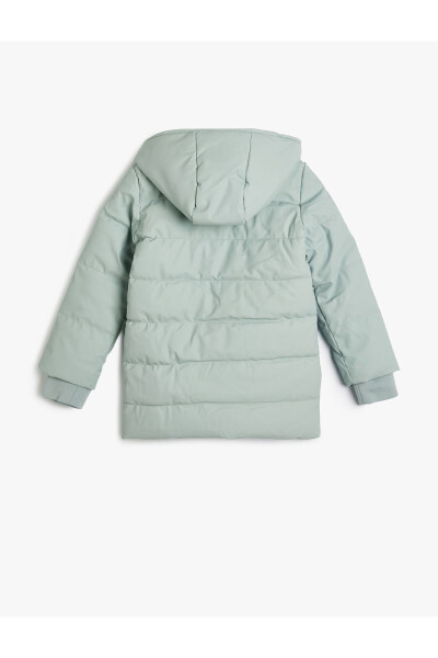 Oversized puffer jacket, zipper closure, elastic cuffs. - 2