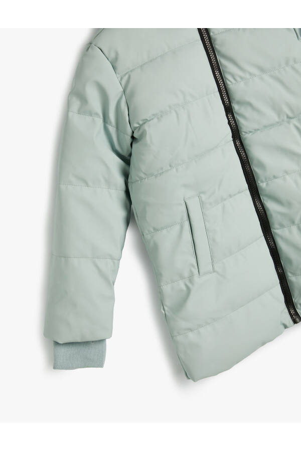 Oversized puffer jacket, zipper closure, elastic cuffs. - 3