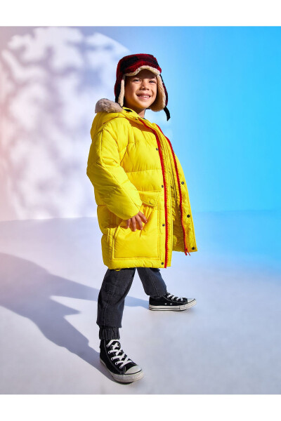 Padded hooded puffer jacket with faux fur detail pockets. - 8