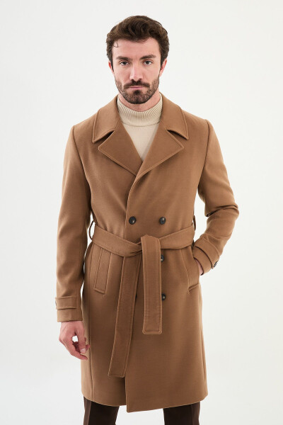 Peacoat with a pointed collar - 7