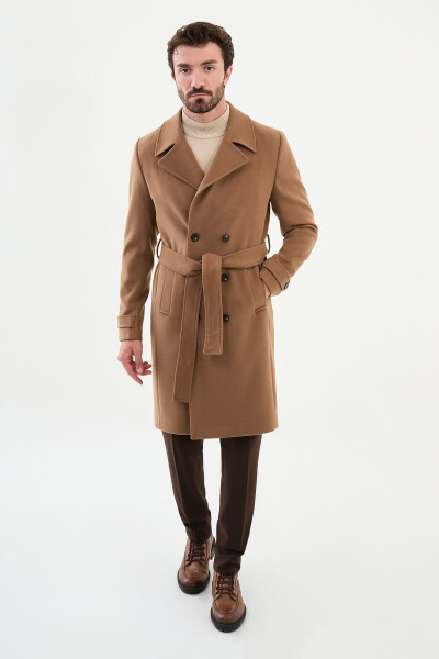 Peacoat with a pointed collar - 9