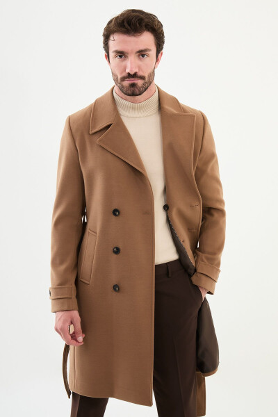 Peacoat with a pointed collar - 10