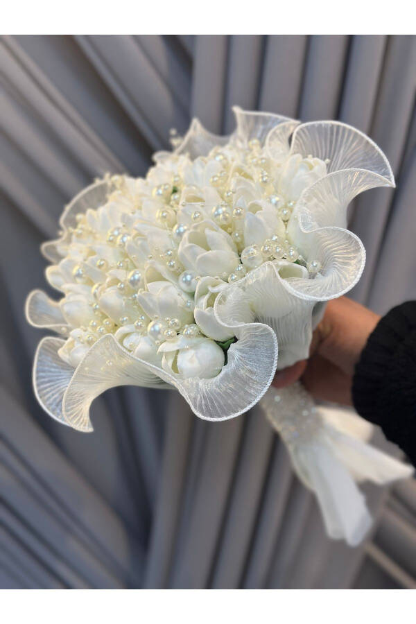 pearl tulip bridal bouquet - 9