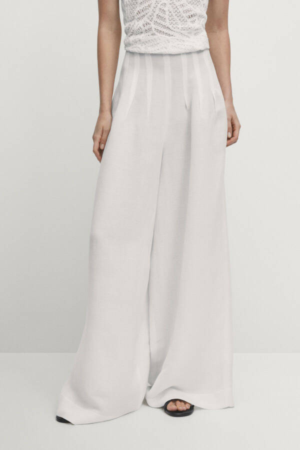 Pleated wide leg pants. - 3