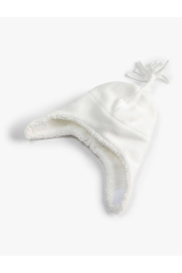 Plush earflap beanie with fleece lining - 5