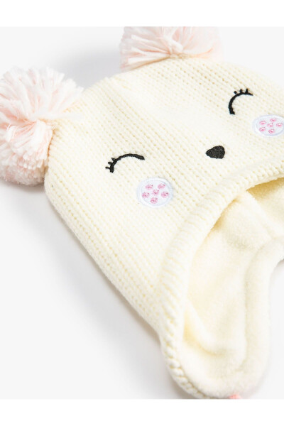 Pompom knit beanie with bear embroidery. - 3