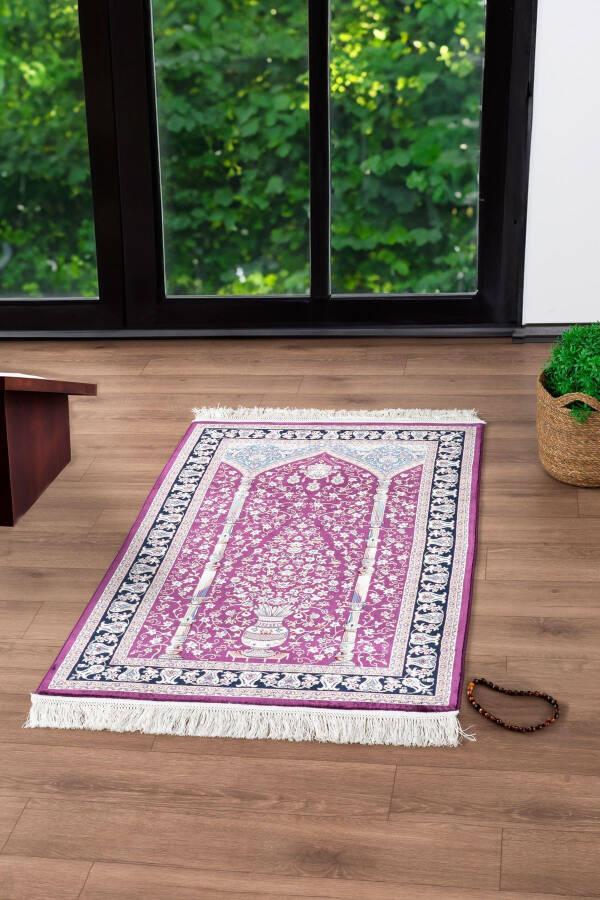 Premium quality prayer rug with a natural silk look. - 2