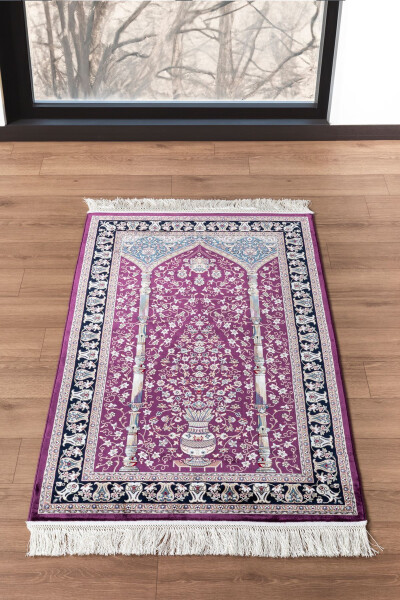 Premium quality prayer rug with a natural silk look. - 3