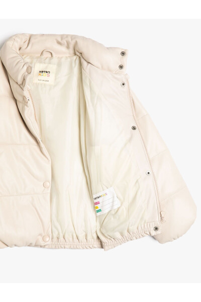 Puffer jacket, stand-up collar, zippered pocket, buttoned. - 3