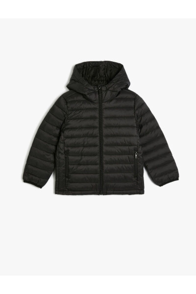 Puffer jacket with hood and pockets, zipper closure. - 5