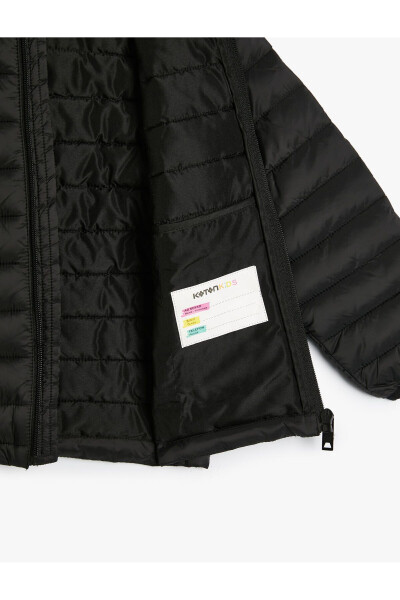 Puffer jacket with hood and pockets, zipper closure. - 8