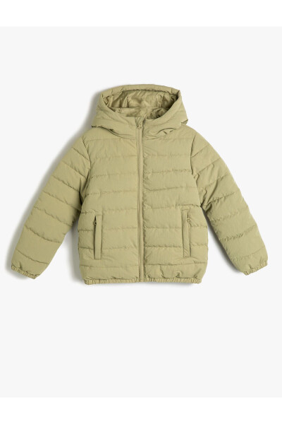 Puffer jacket with hood, fleece lining, pockets and label detail. - 5