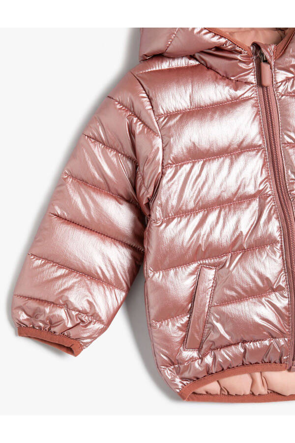 Puffy jacket with hood and zippered pockets. - 7