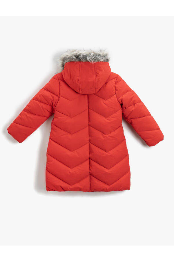 Quilted long coat with faux fur details, hood and buttons. - 5