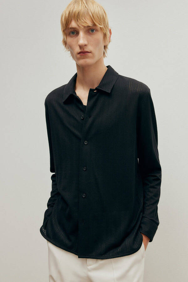 Regular fit jersey shirt with lace detail. - 2