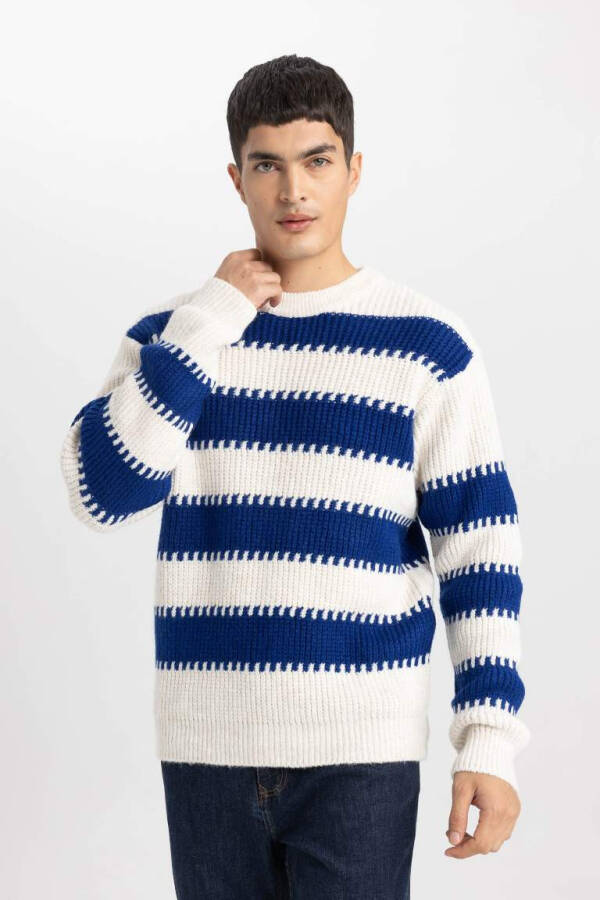 Relax Fit Patterned Crew Neck Sweater (Ecru) - 1