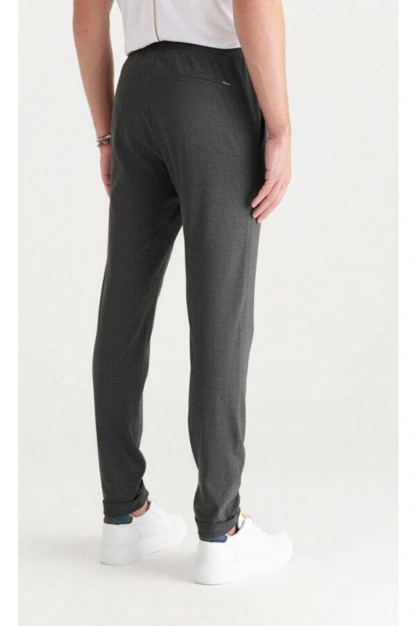 Relaxed Fit Jogger - 2