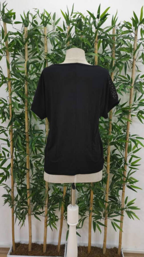 Relaxed, short-sleeved, crew neck viscose blouse. - 7