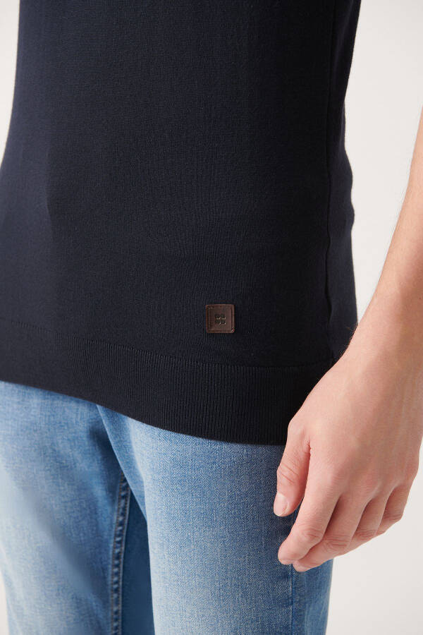 Ribbed, regular fit, navy blue knitted T-shirt. Stripe details on chest and sleeves, crew neck. - 5