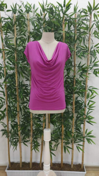 Sandy blouse with a decolletage neckline and short sleeves. - 6