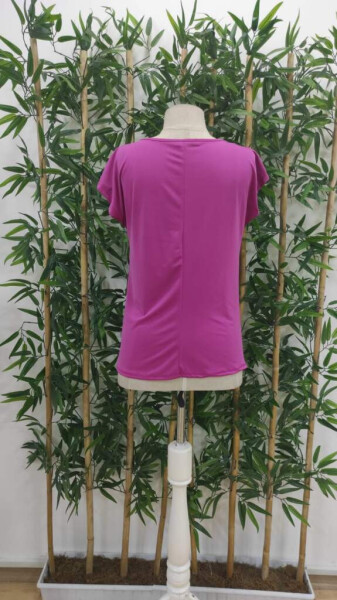 Sandy blouse with a decolletage neckline and short sleeves. - 8