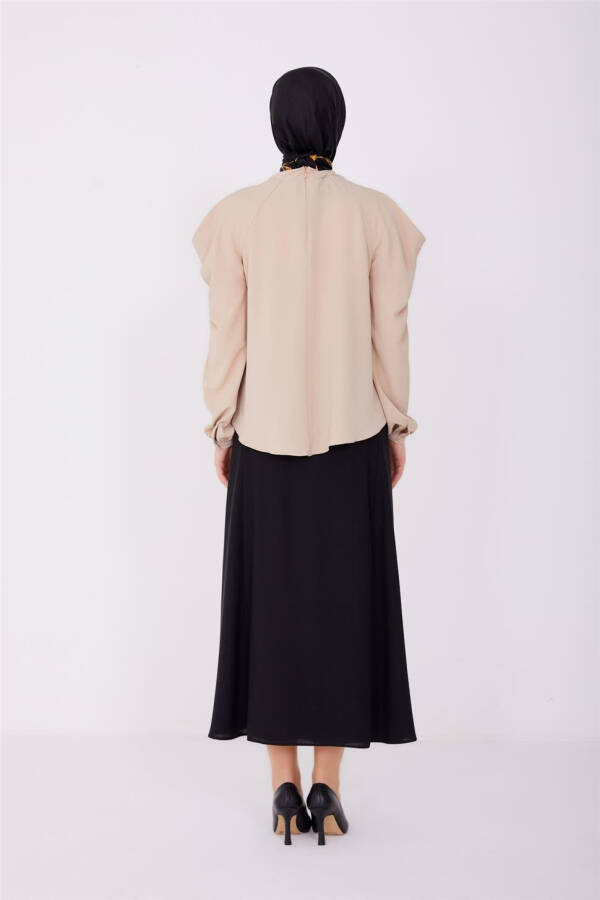 Satin blouse with shoulder detail. Model code: 23Y3310, Color: Latte - 5