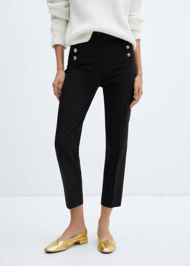 Short buttoned trousers - 46