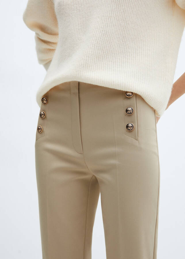 Short buttoned trousers - 34