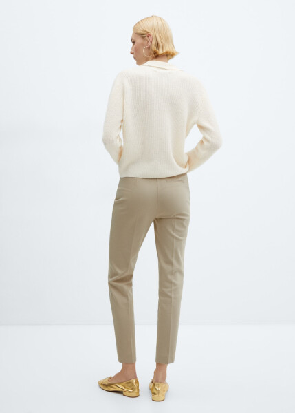 Short buttoned trousers - 19