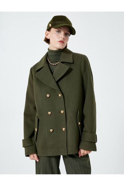 Short cashmere coat with a double-breasted closure, pocket details and gold buttons. - 3