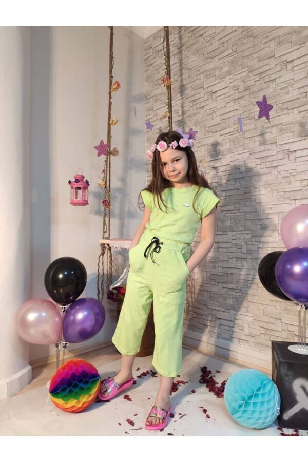 Short-Sleeved Baby Girl Jumpsuit - 2