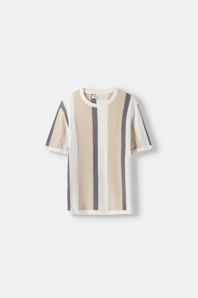 Short-sleeved textured striped t-shirt - 2