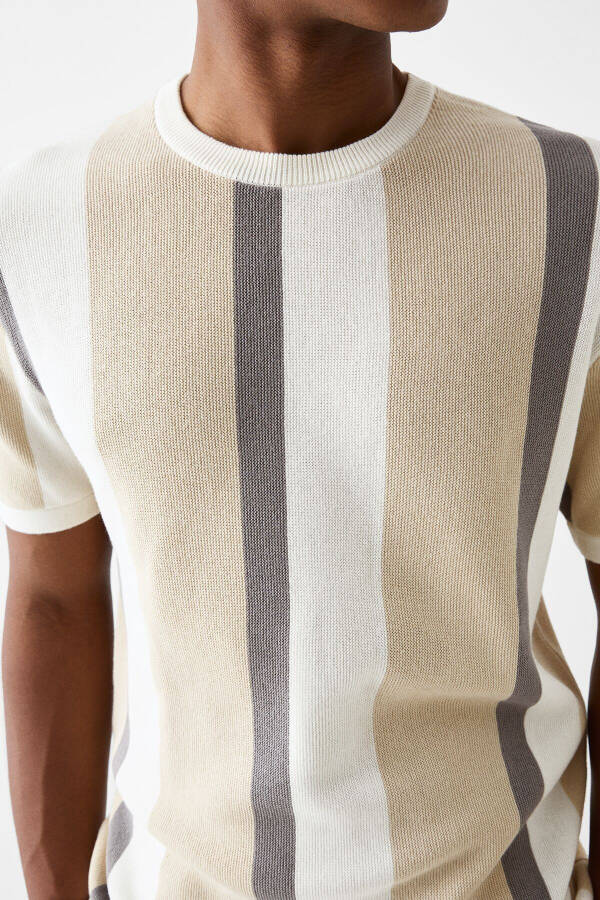 Short-sleeved textured striped t-shirt - 6