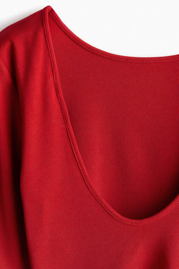 Short top with deep neckline - 6