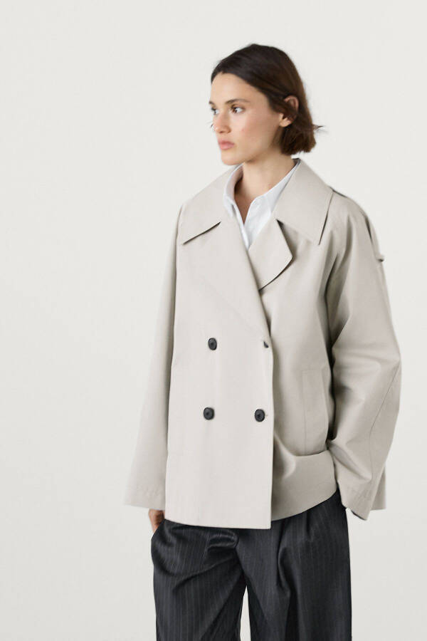 Short trench coat with pleats - 11