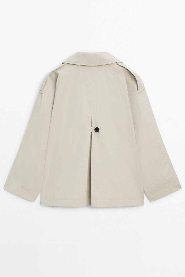 Short trench coat with pleats - 16