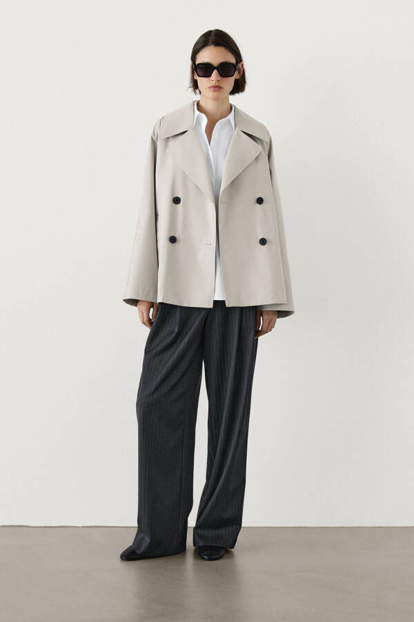 Short trench coat with pleats - 1