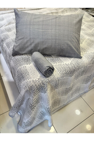 Single bed duvet set with elastic sheet and grey delta pattern. - 1