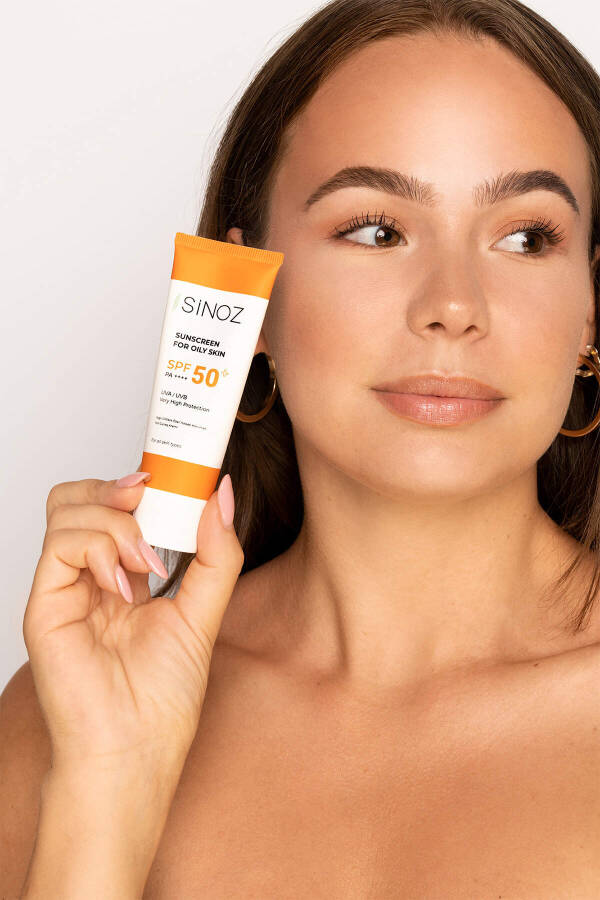 Sinoz Oil-Free Brightening High Protection Face Sunscreen SPF50+ / PA++++ - 1