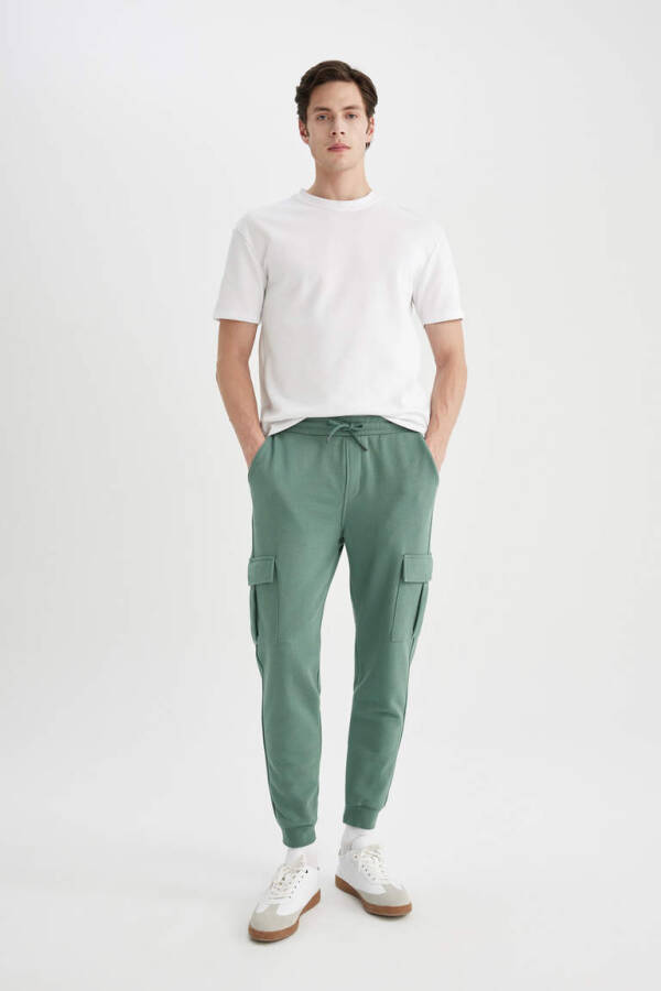 Slim Fit Cargo Pocket Elastic Leg Sweatpants Green - 2