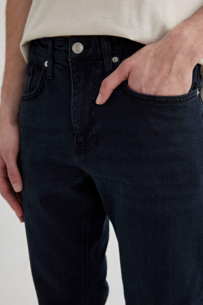 Slim Tapered Fit Dar Kalıp Normal Bel Daralan Paça Jean Pantolon Mavi Siyah - 5