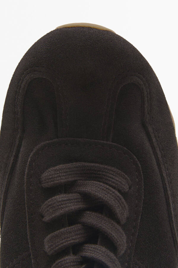 Soft, thick suede sneakers. - 5