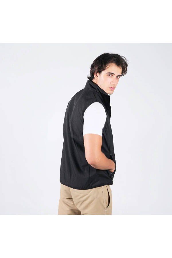 Softshell vest with 3 pockets, zipper closure, suitable for printing and embroidery. - 3