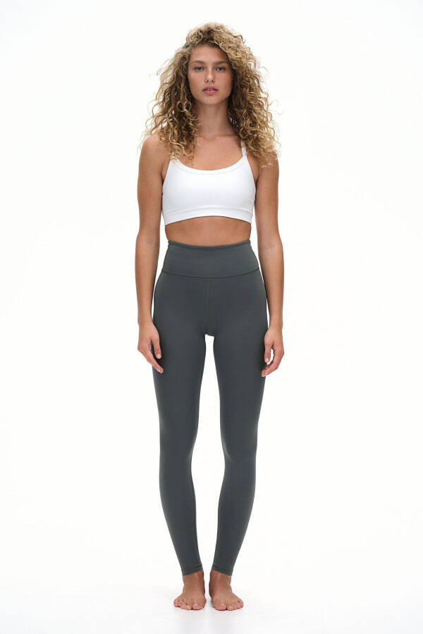 Sports leggings with DryMove technology. - 1