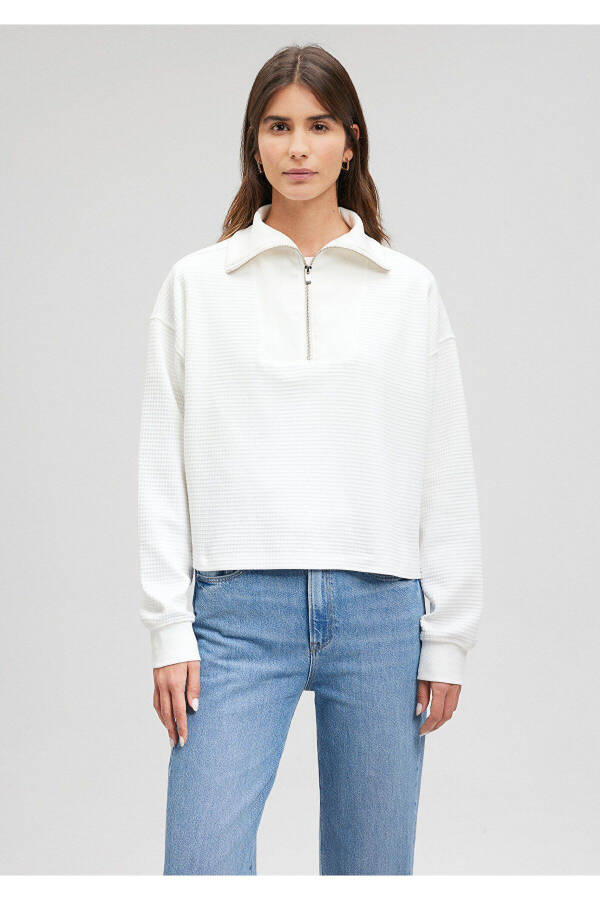 Sporty Lux Half-Zip White Sweatshirt 1s10169-70057 - 4