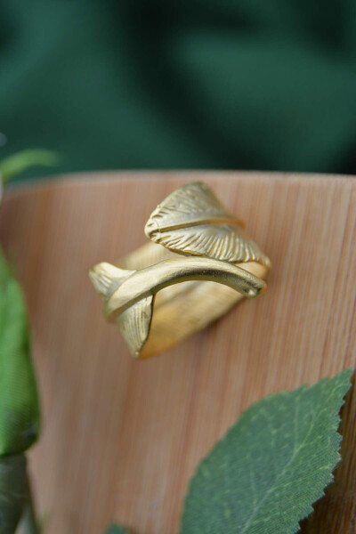 STONEAGE Adjustable Gold Plated Leaf Ring - 5